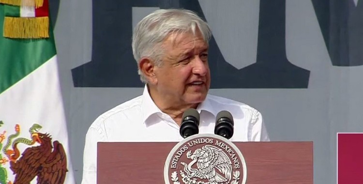 SIMPATIZANTES DE AMLO PIDEN REELECCIÓN