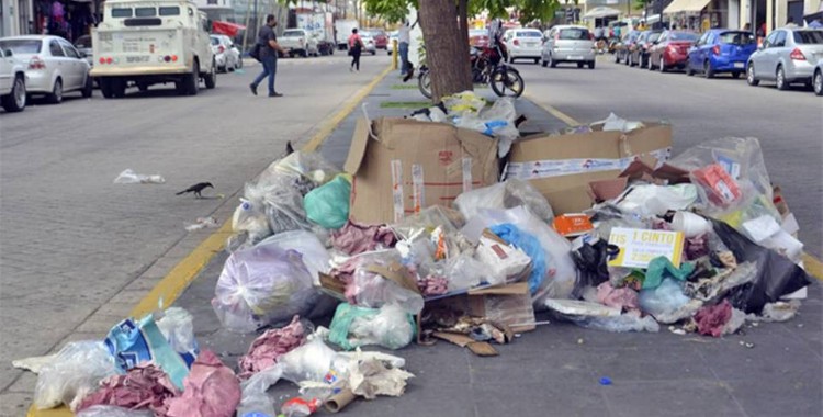 MUCHA FIESTA Y MÁS BASURA