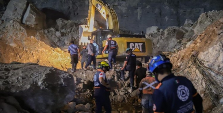 2 TRABAJADORES ATRAPADOS EN MINA DE TEACALCO