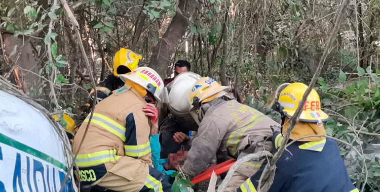 CAE AVIONETA EN PUERTO VALLARTA, TRIPULANTES SIGUEN VIVOS