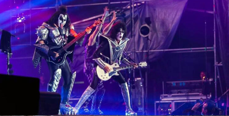 KISS CON ESPECTACULAR CONCIERTO