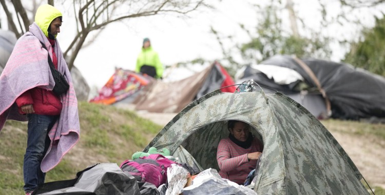 MANTIENEN DE FORMA INDEFINIDA EL TÍTULO 42 EN USA