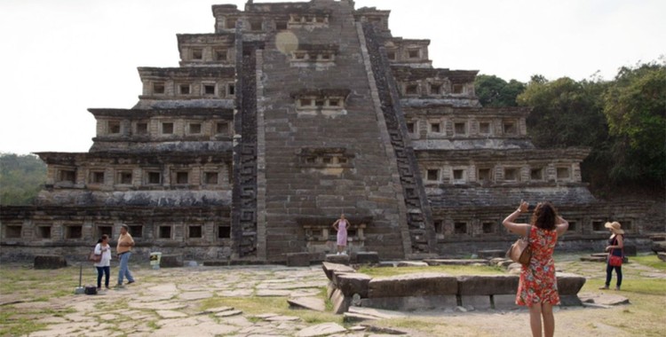 FUE DAÑADO MURAL DE ZONA ARQUEOLÓGICA DEL TAJÍN