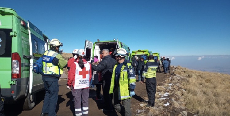 VUELCA CAMIONETA EN CARRETERA AL NEVADO DE TOLUCA