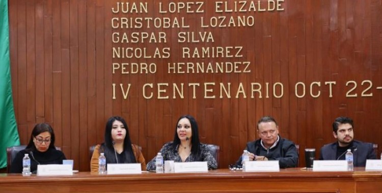 CABILDO LE ENMIENDA LA PLANA AL CONGRESO