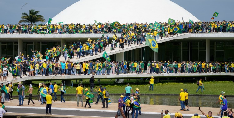 RECHAZAN ATAQUES “A LA DEMOCRACIA BRASILEÑA”