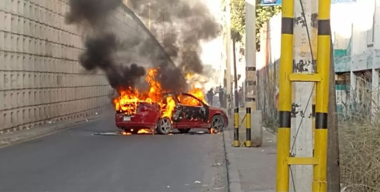 QUEMAN AUTOS Y TIENDAS EN ZONA LAJA-BAJÍO