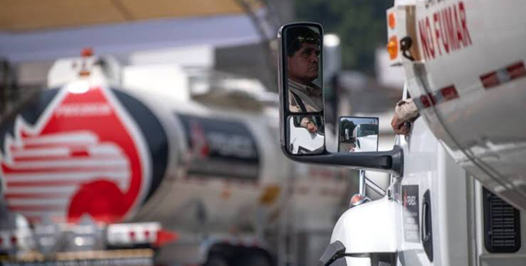 PEMEX REFUERZA TRANSPORTE TERRESTRE CON MIL PIPAS