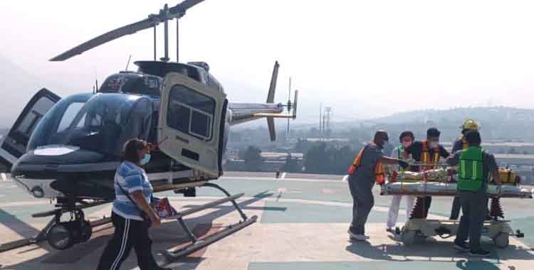 DE ECATEPEC TRASLADAN A JOVEN QUE SE ARROJÓ A LAS VÍAS DEL METRO