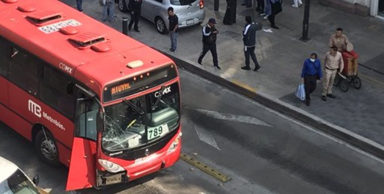 CHOQUE DEL METROBÚS EN BALDERAS DEJA TRES HERIDOS