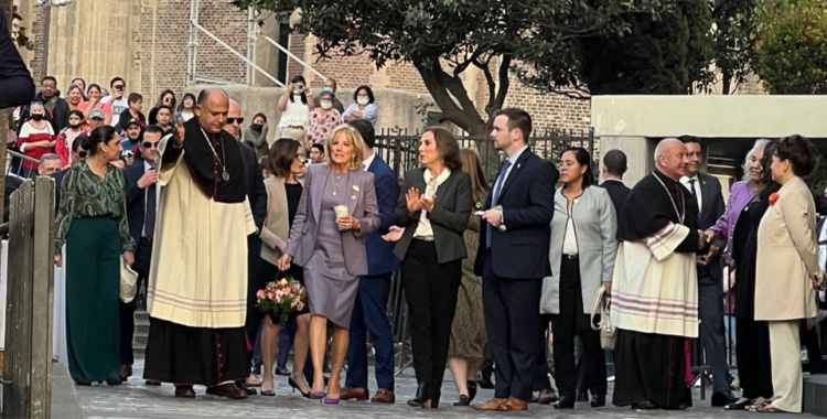 JILL BIDEN Y BEATRIZ GUTIÉRREZ VISITAN LA BASÍLICA DE GUADALUPE