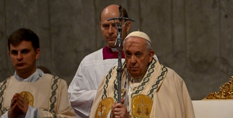 PAPA FRANCISCO RECIBE EL AÑO NUEVO CON ORACIÓN POR BENEDICTO XVI