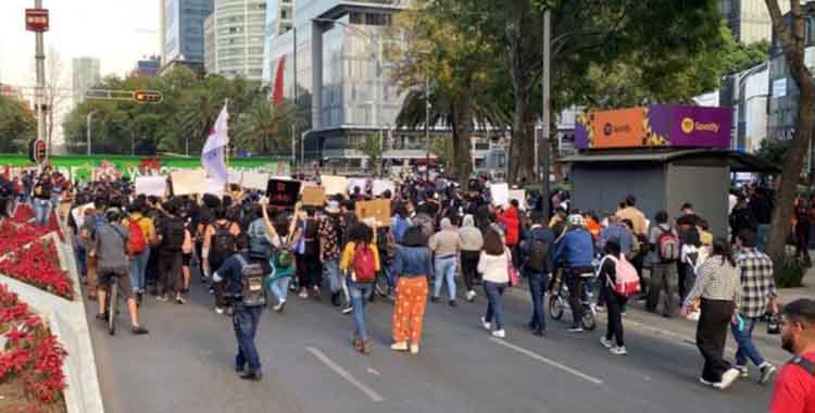 MARCHA EN CDMX EN CONTRA DE LA GN EN EL METRO