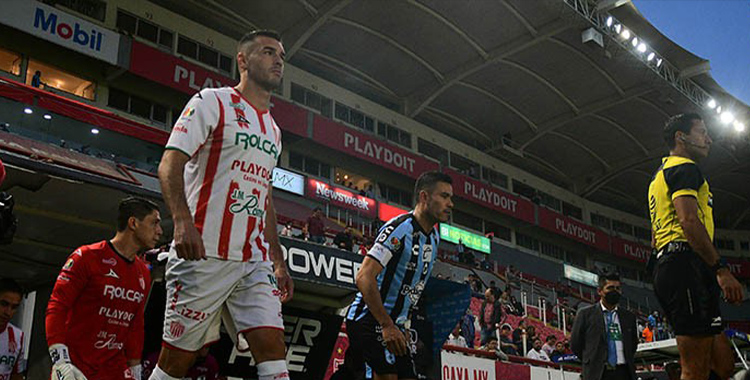 EMPATE A 11 NECAXA Y GALLOS