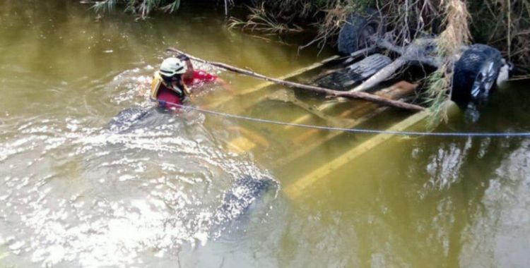 HALLAN A 14 MIGRANTES MUERTOS DENTRO DE CAMIONETA SUMERGIDA