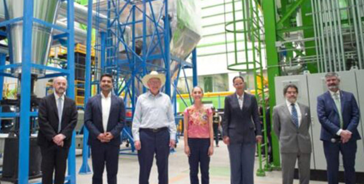 KEN SALAZAR EN PLANTA DE CARBONIZACIÓN HIDROTERMAL EN CDMX