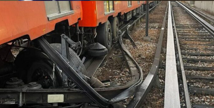 DESCARRILA UN TREN EN L3 DEL METRO