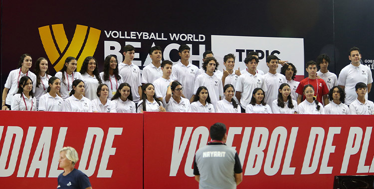 VOLUNTARIOS EN EL TOUR ELITE 16 DE VOLEIBOL DE PLAYA