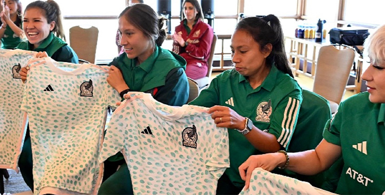 TRI FEMENIL ESTRENA UNIFORME