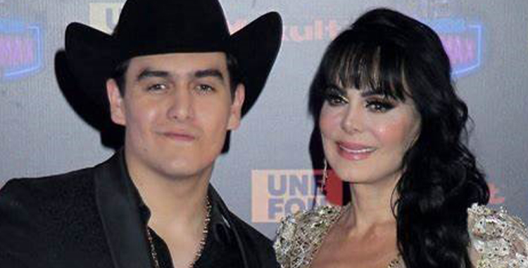 MARIBEL GUARDIA MUESTRA URNA DE JOSÉ JULIÁN