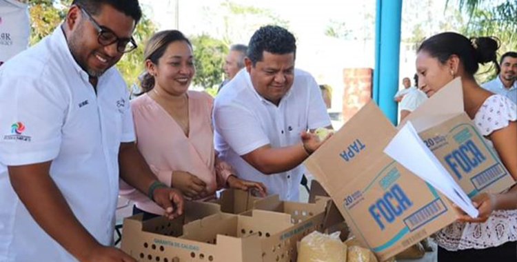 EN BACALAR SE ENTREGARON LOS PRIMEROS 2500 POLLITOS DE ENGORDA