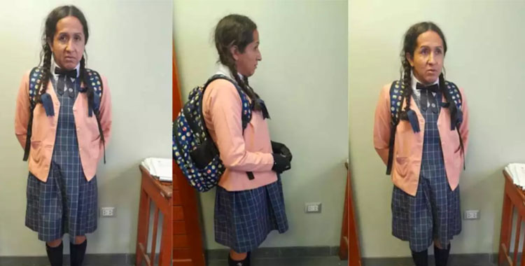 SE DISFRAZA DE COLEGIALA PARA FOTOGRAFIAR A ESTUDIANTES