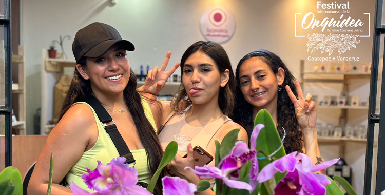 TURISTAS EN EL FESTIVAL INTERNACIONAL DE LA ORQUÍDEA