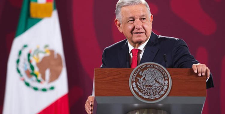 AMLO FELICITA A LOS MAESTROS