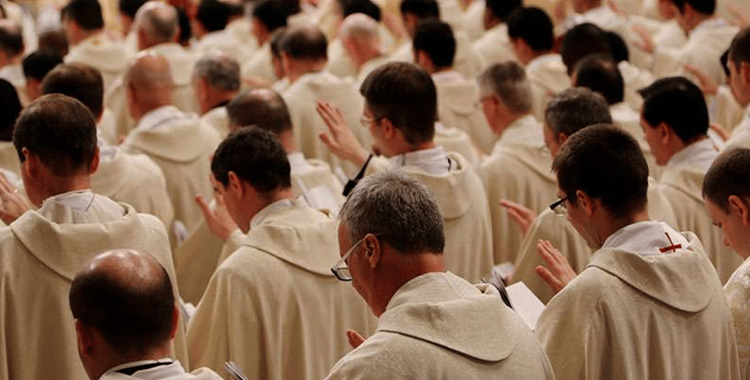 SACERDOTES DE ILLINOIS ABUSARON DE 1, 997 NIÑOS