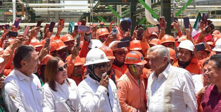 AMLO VISITA REFINERIA DE TULA