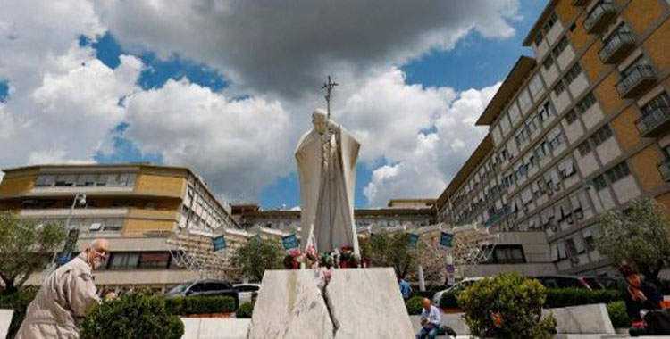 PAPA FRANCISCO ES HOSPITALIZADO PARA INTERVENCIÓN QUIRÚRGICA