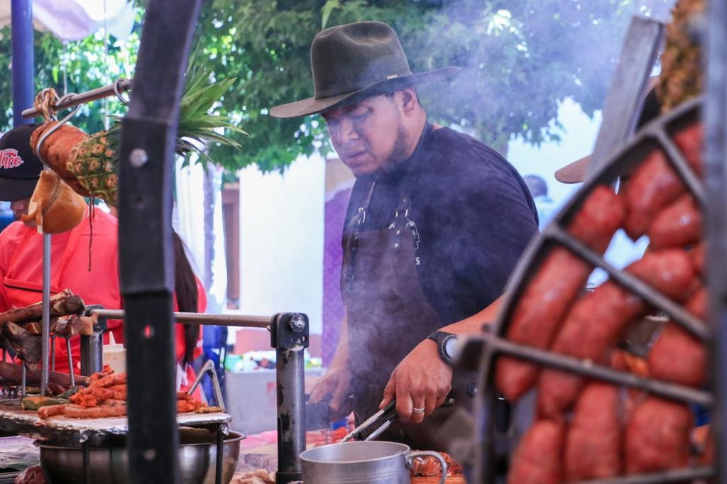 EN METEPEC INAUGURAN LA FERIA DEL BARRO Y EL TACO