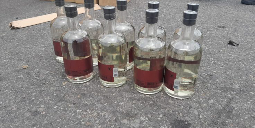 ASEGURAN EN COLIMA, METANFETAMINA OCULTA EN BOTELLAS DE MEZCAL ARTESANAL