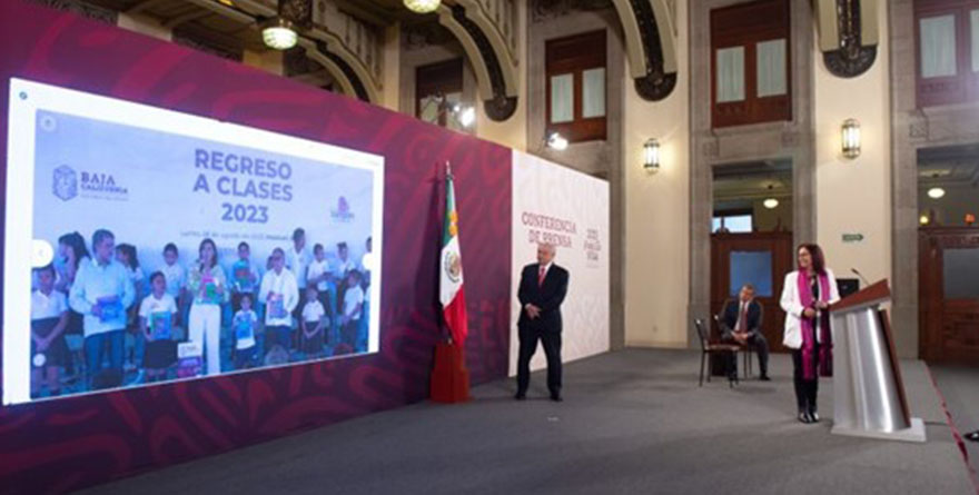 AMLO DA BANDERAZO DE INICIO DE CLASES