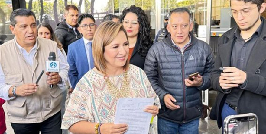 XÓCHITL GÁLVEZ ACUDE A LA FGR TRAS SEÑALAMIENTOS DE AMLO