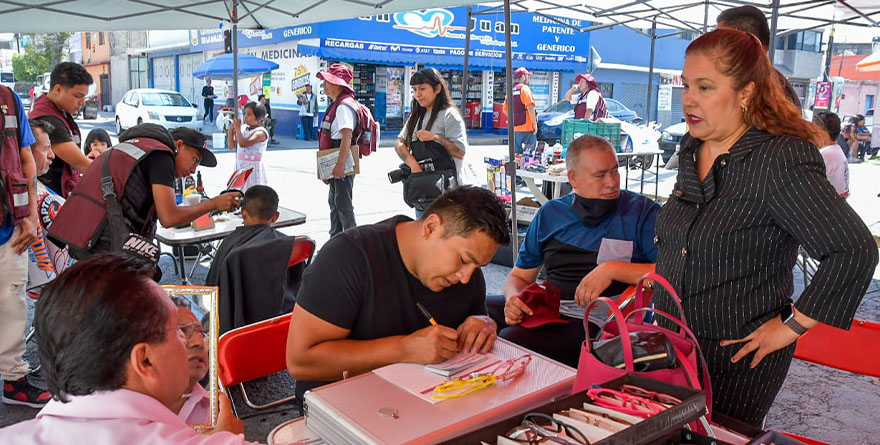 LLEVA LUZ MA HERNÁNDEZ SERVICIOS MÉDICOS GRATUITOS A ECATEPEC