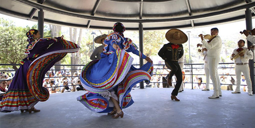 CELEBRAN EL DÍA MUNDIAL DEL FOLKLOR EN PLAZA CÍVICA DE LA PATRIA