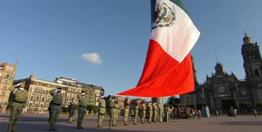 IZAN BANDERA EN MEMORIA DE VÍCTIMAS DE SISMOS