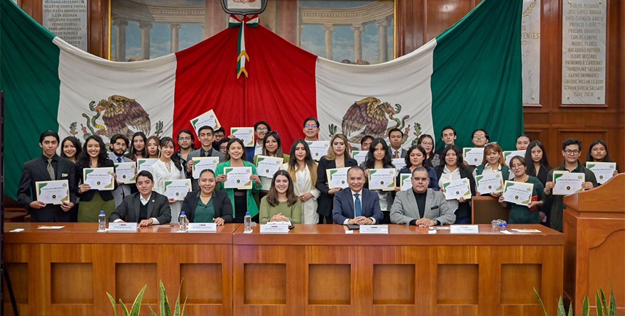 RINDEN PROTESTA UAEMITAS EN LA SEDE LEGISLATIVA