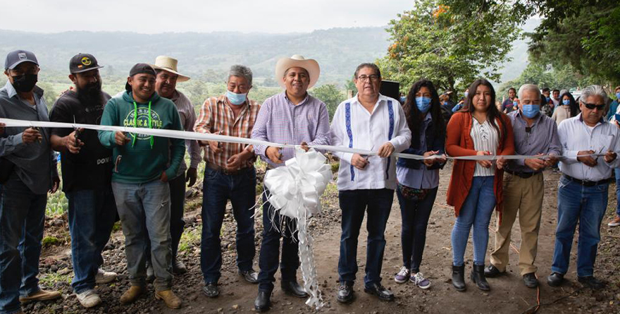 INAUGURA VÍCTOR MERCADO CENTRO CULTURAL Y CAMINOS DE SACA EN TOTOLAPAN