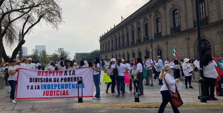 MARCHAN AL ZÓCALO EN DEFENSA DEL PODER JUDICIAL