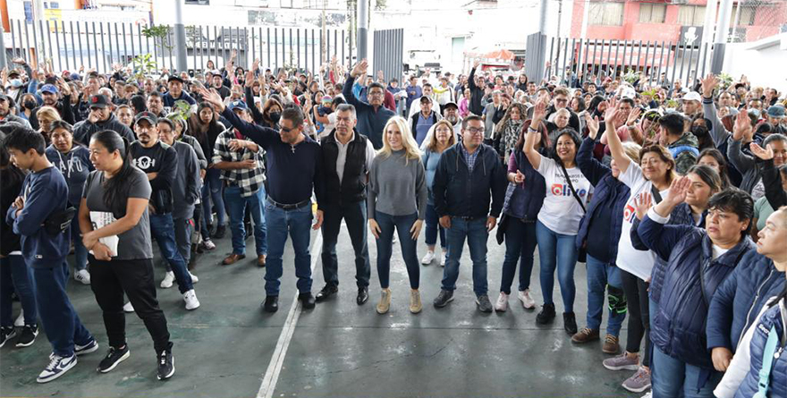 ROMINA CONTRERAS ENTREGA APOYOS EN HUIXQUILUCAN