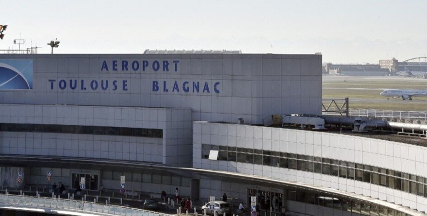 AEROPUERTOS FRANCESES SUSPENDIERON 130 VUELOS