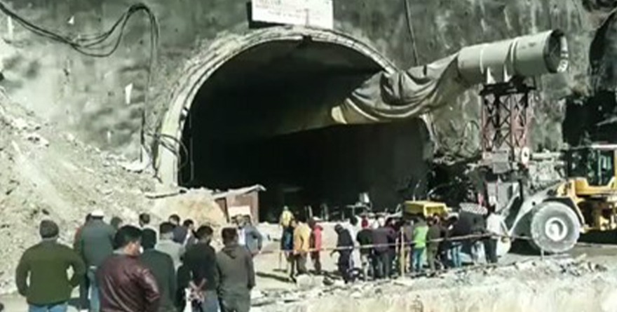 COLAPSA TÚNEL, DEJA ATRAPADOS A 40 OBREROS