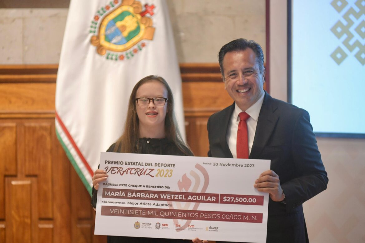 ENTREGAN PREMIO ESTATAL AL DEPORTE EN VERACRUZ