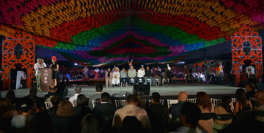 ALTAR DE MUERTOS MÁS GRANDE DEL MUNDO ATRAJO A 32 MIL VISITANTES