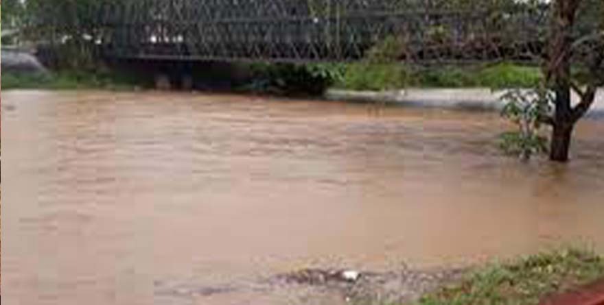 CAUSAN LLUVIAS EN TABASCO INUNDACIONES Y CIERRES VIALES