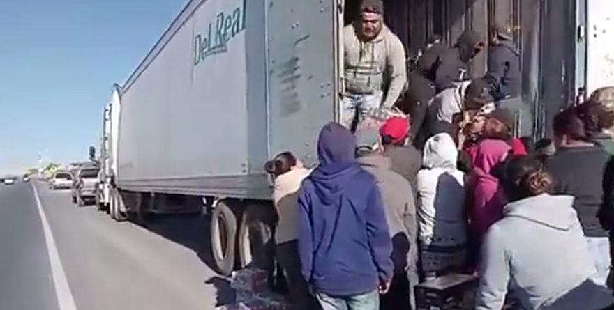 SAQUEAN TRAILER EN CARRETERA SAN LUIS-ZACATECAS