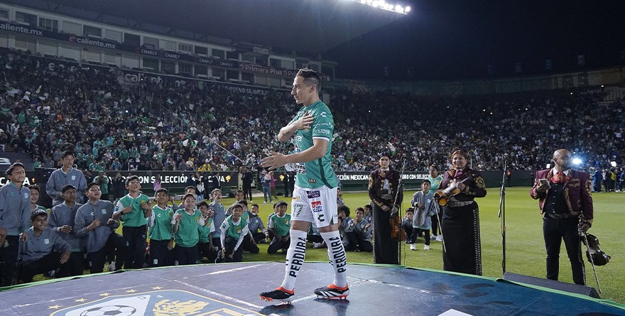 PRESENTAN A ANDRÉS GUARDADO EN LEÓN