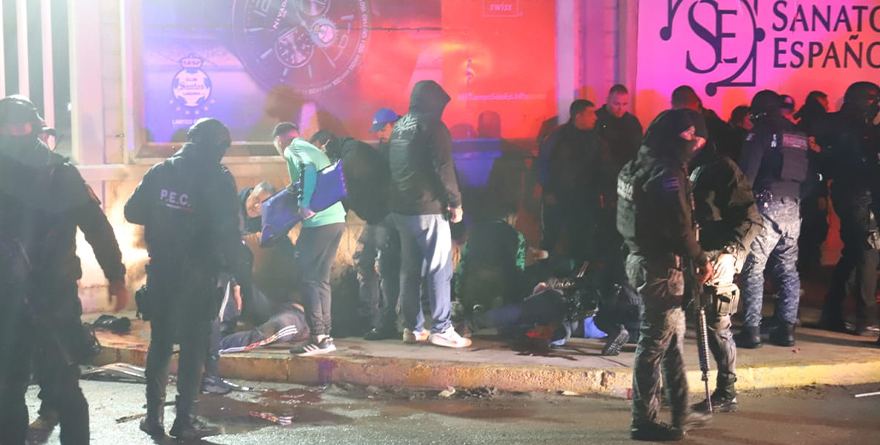 MUERTO Y HERIDOS SALIENDO DEL ESTADIO DE TORREÓN